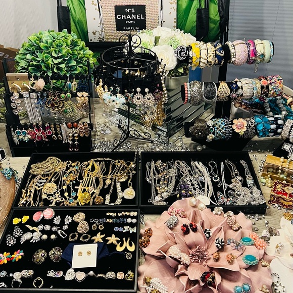 MY 1ST JEWELRY SHOW!!!! PLEASE LIKE TO BE NOTIFIED OF MY LIVE SHOW!!! - Picture 8 of 17